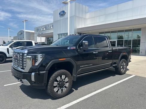 Used 2024 GMC Sierra 2500 Denali w/ Denali Reserve Package AWD/4WD image 2