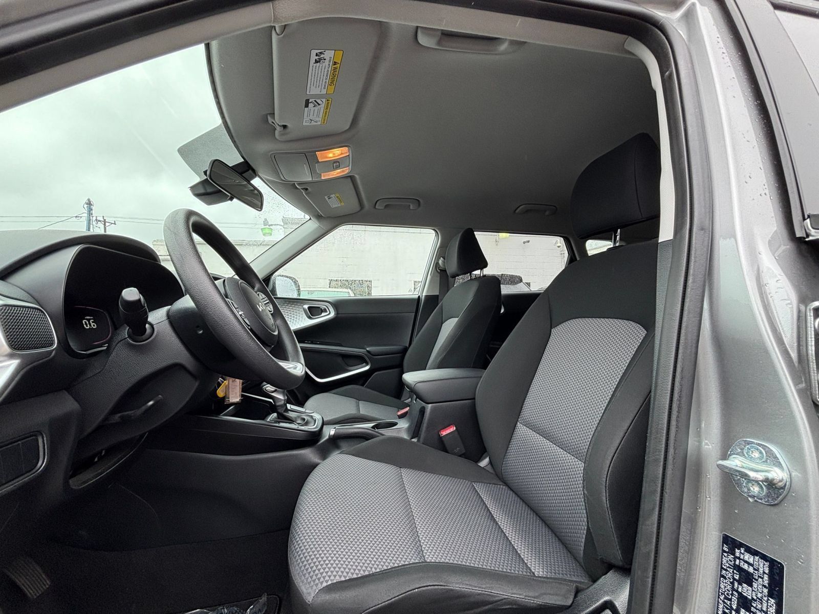 Used 2025 Kia Soul LX w/ LX Technology Package FWD image 24