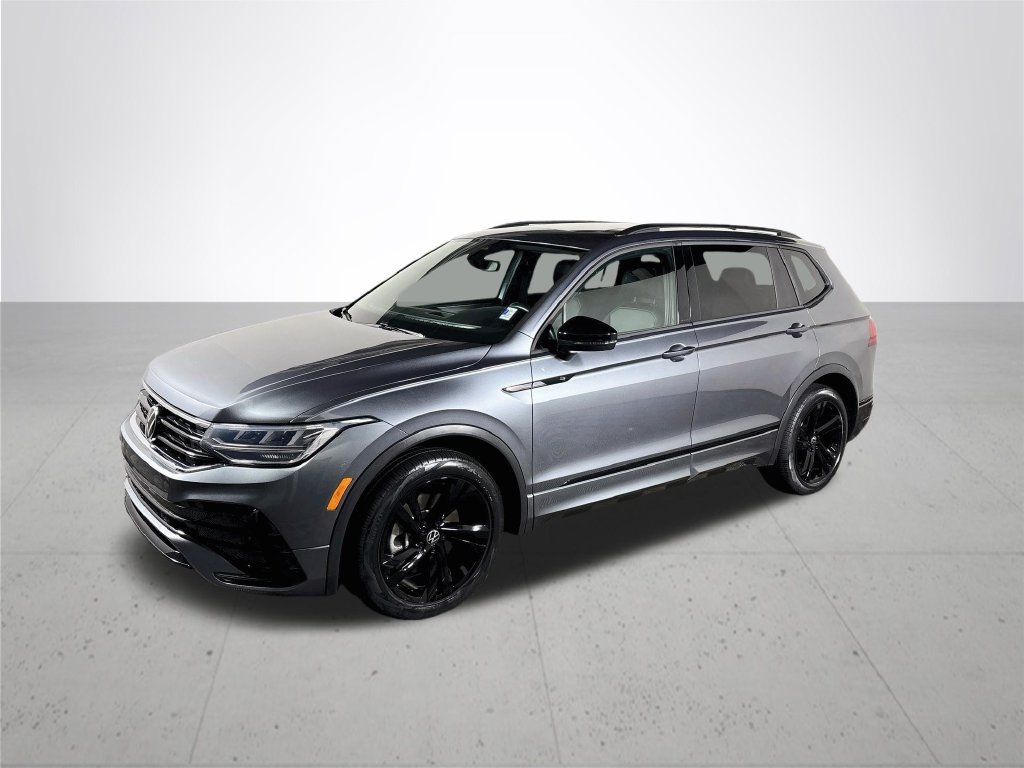 Certified 2023 Volkswagen Tiguan SE R-Line FWD image 2