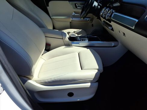 Used 2020 Mercedes-Benz GLB 250 4MATIC image 10