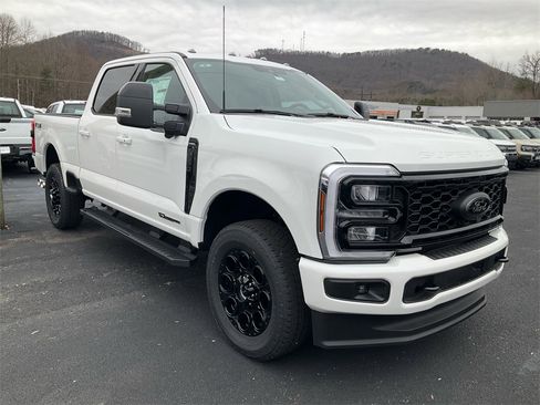 New 2026 Ford F250 Lariat w/ Black Appearance Package image 3