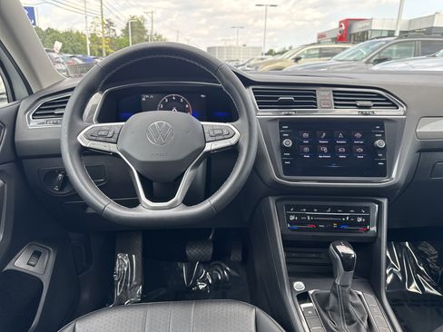 Used 2022 Volkswagen Tiguan SE AWD/4WD image 2