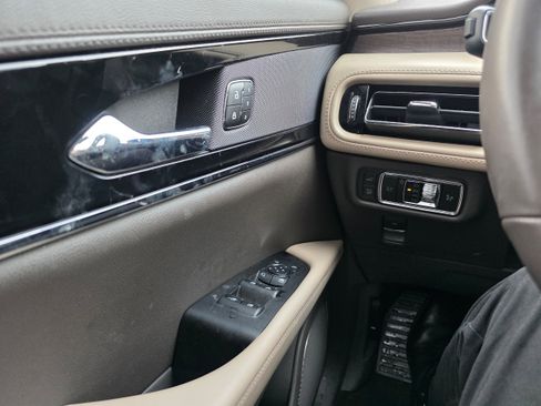 Used 2023 Lincoln Nautilus Reserve image 18