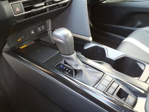 Used 2025 Toyota Camry SE image 11