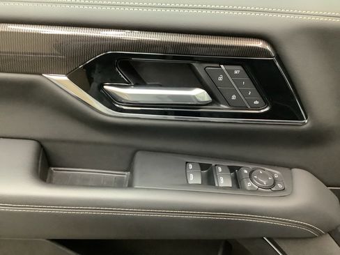 Used 2025 GMC Yukon Elevation image 14