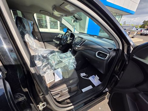 Used 2018 Chevrolet Equinox LT FWD image 15