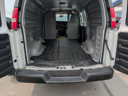 Used 2016 Chevrolet Express 2500 RWD image 10