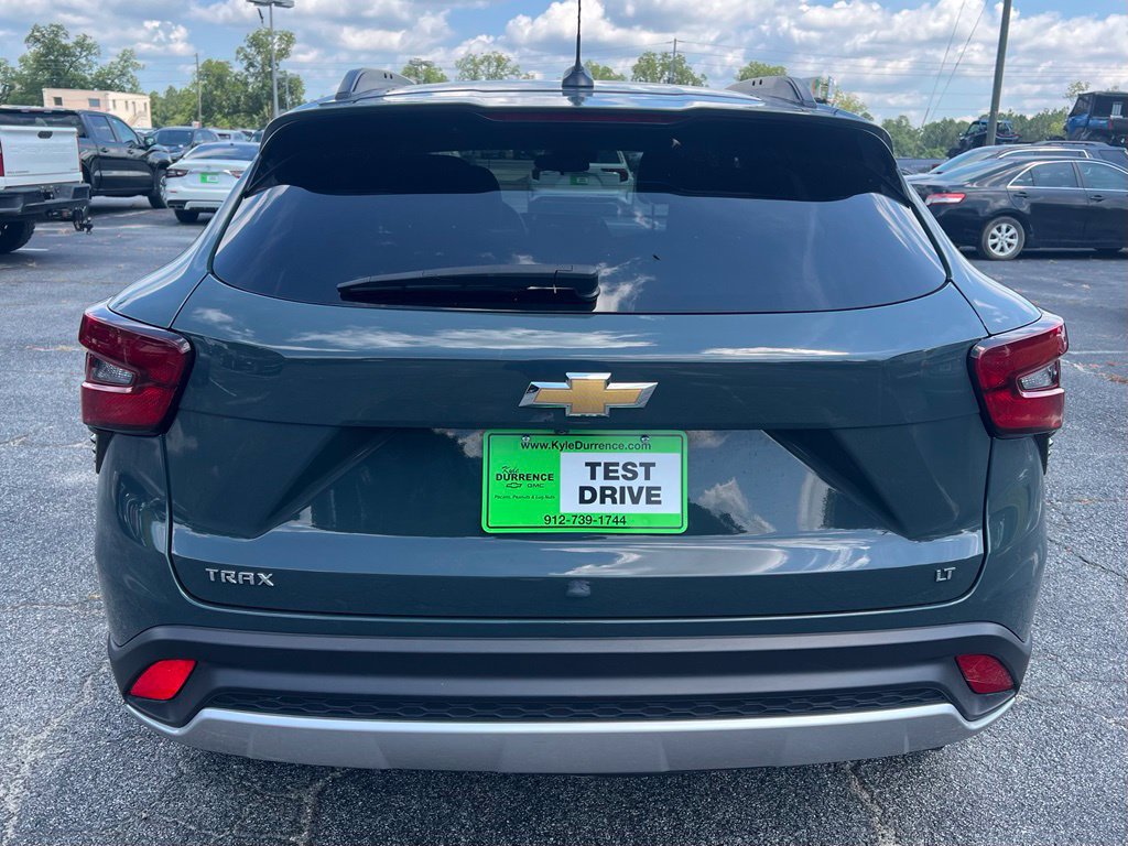 Used 2025 Chevrolet Trax LT FWD image 5