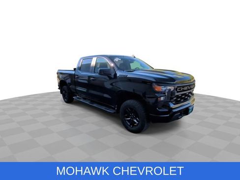 Used 2023 Chevrolet Silverado 1500 Custom Trail Boss w/ Midnight Edition AWD/4WD image 2