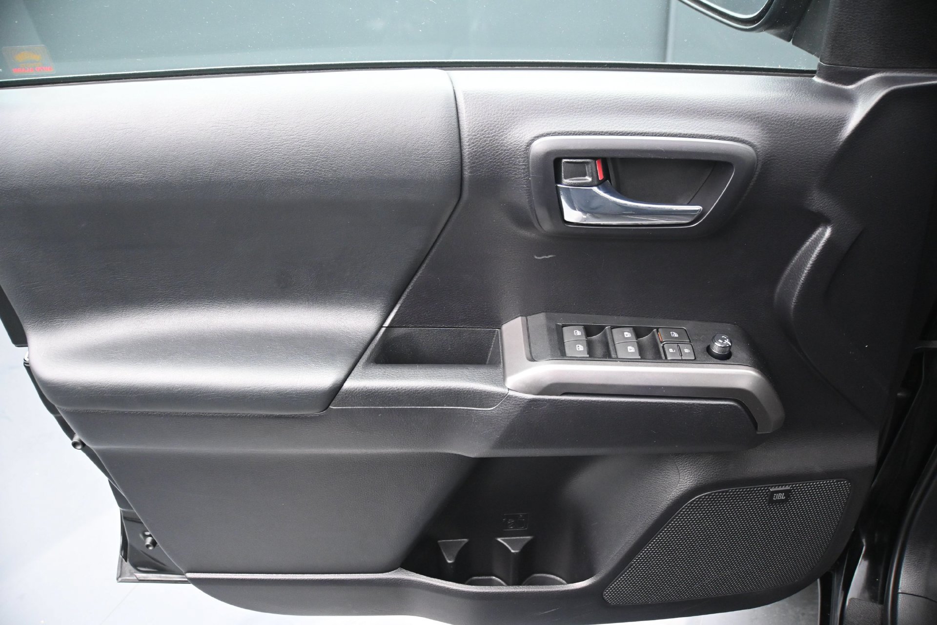 Used 2021 Toyota Tacoma Limited AWD/4WD image 17