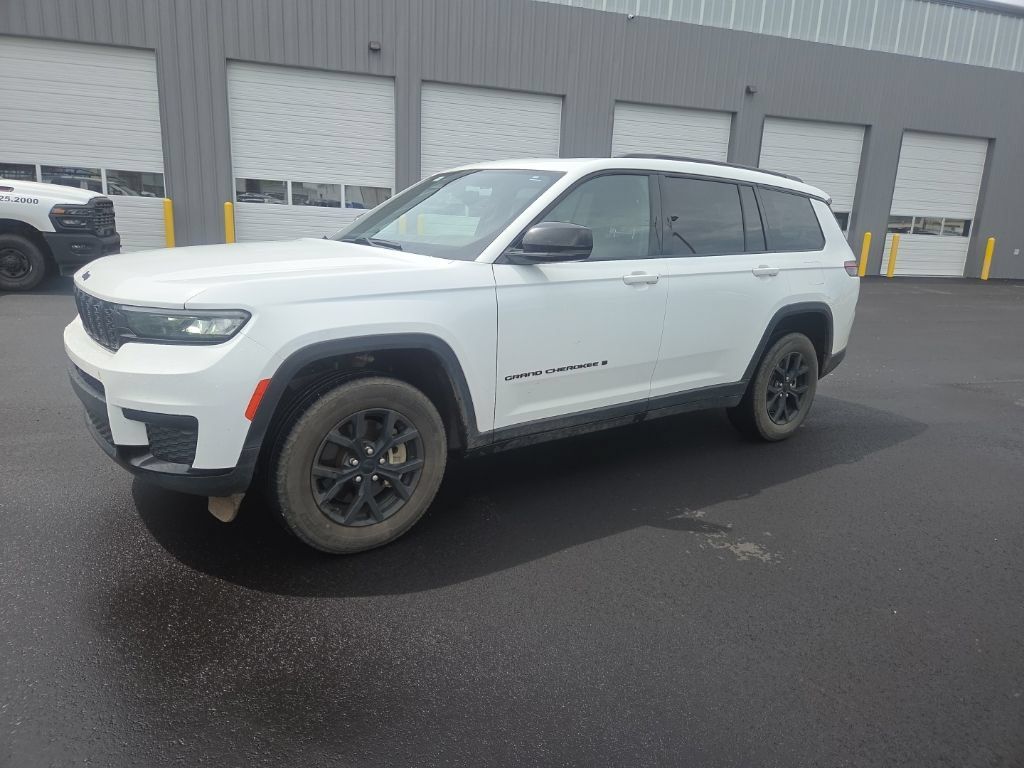 Used 2024 Jeep Grand Cherokee L Laredo RWD image 5