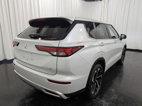 Used 2023 Mitsubishi Outlander SE image 7