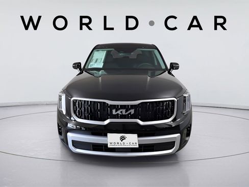 Used 2024 Kia Telluride LX image 2