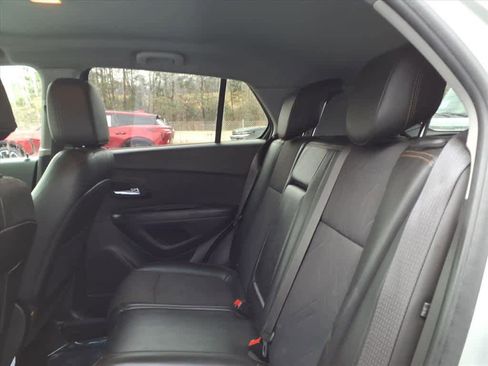 Used 2018 Chevrolet Trax LT w/ LT Convenience Package image 9