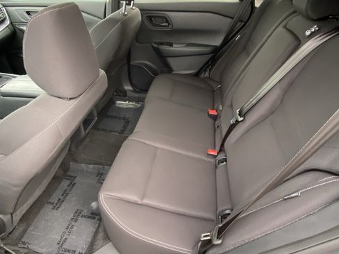 Used 2024 Nissan Rogue S FWD image 13
