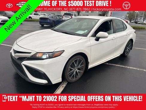 Used 2023 Toyota Camry SE image 1