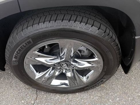 Used 2019 Toyota Highlander Limited Platinum AWD/4WD image 11