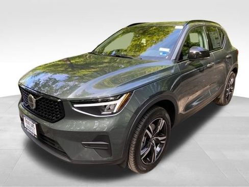 New 2026 Volvo XC40 B5 Core w/ Climate Package AWD/4WD image 3