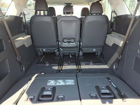 New 2026 Kia Carnival EX image 8