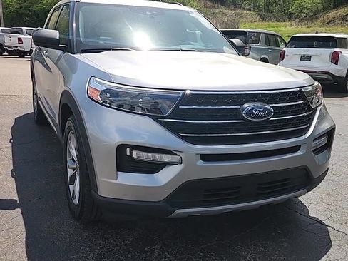 Used 2020 Ford Explorer XLT w/ Equipment Group 202A AWD/4WD image 2