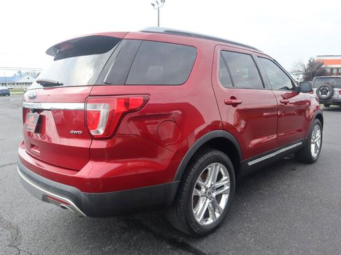 Used 2017 Ford Explorer XLT w/ Equipment Group 201A AWD/4WD image 31