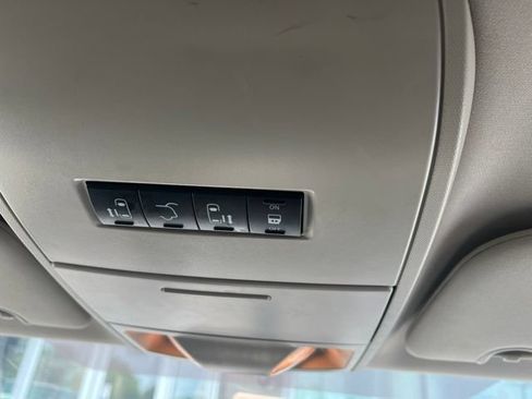Used 2016 Dodge Grand Caravan SXT FWD image 13