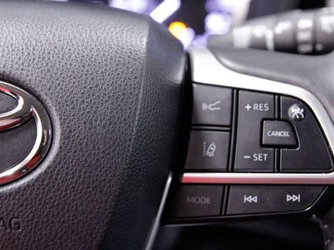 Used 2024 Toyota Highlander LE image 29