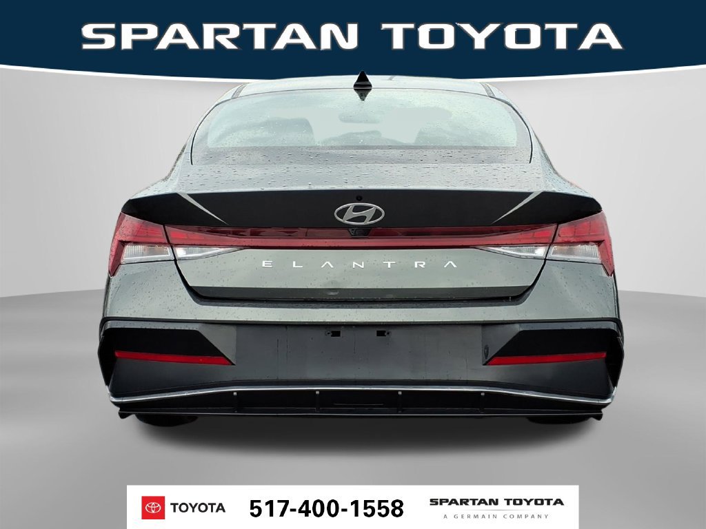 Used 2025 Hyundai Elantra SEL FWD image 8
