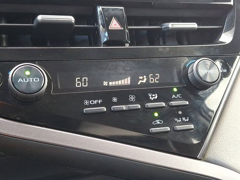 Used 2021 Toyota Camry LE FWD image 15