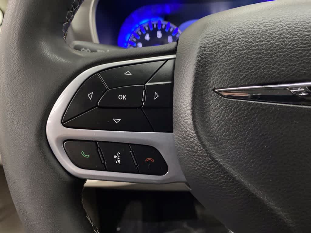 Used 2023 Chrysler Pacifica Touring-L FWD image 20