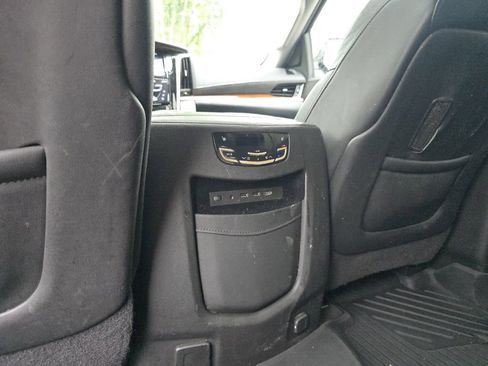 Used 2020 Cadillac Escalade Luxury AWD/4WD image 25