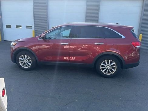 Used 2017 Kia Sorento AWD w/ LX Convenience Package image 4