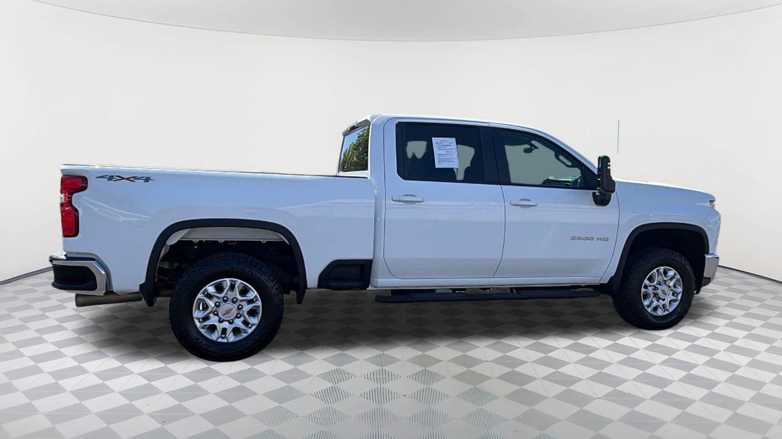 Used 2021 Chevrolet Silverado 2500 LT w/ Fleet Comfort Package AWD/4WD image 4
