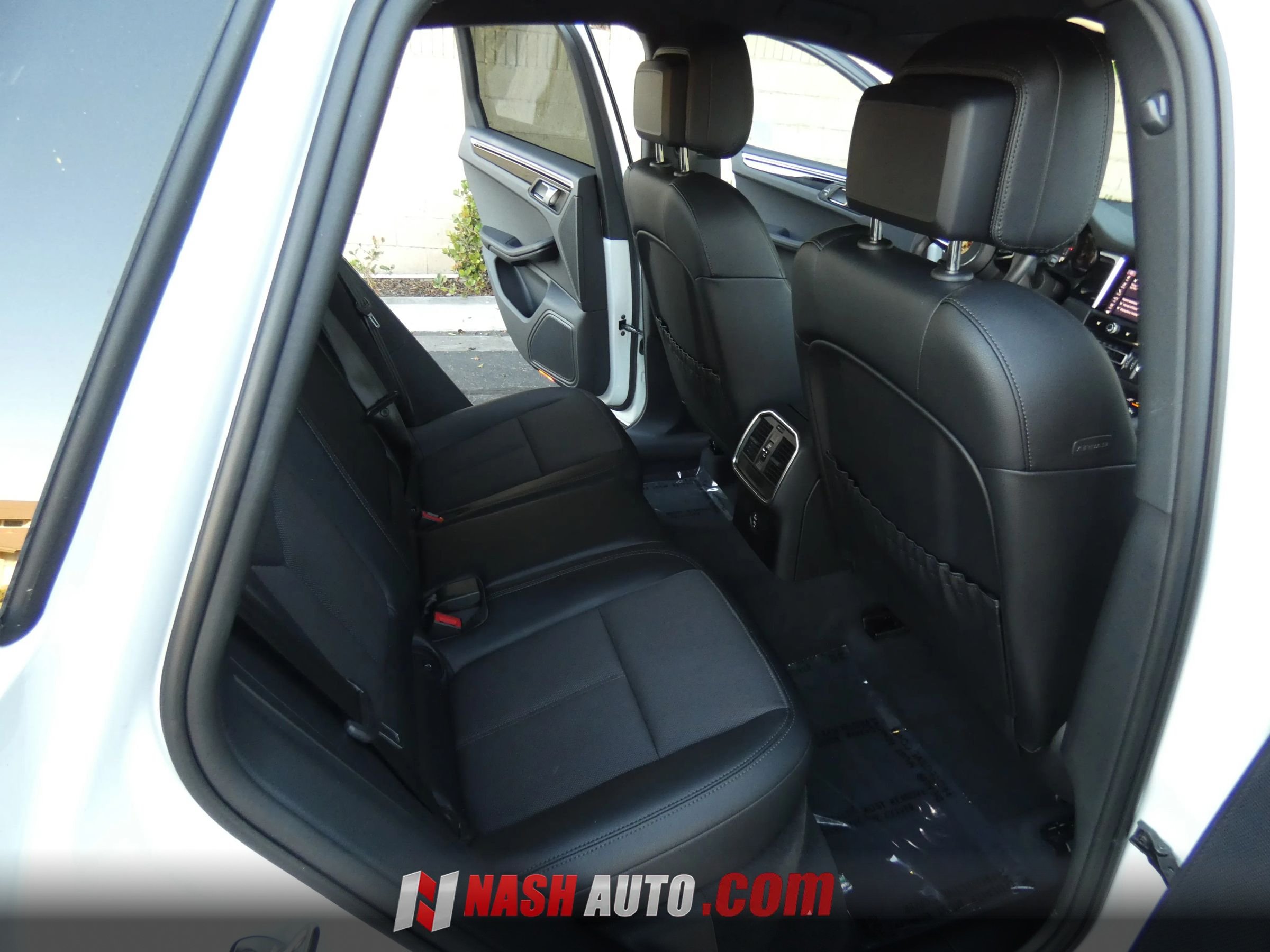 Used 2024 Porsche Macan AWD/4WD image 25