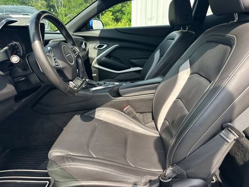 Used 2019 Chevrolet Camaro LT RWD image 10