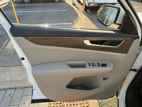 New 2026 Volkswagen Atlas SE image 9