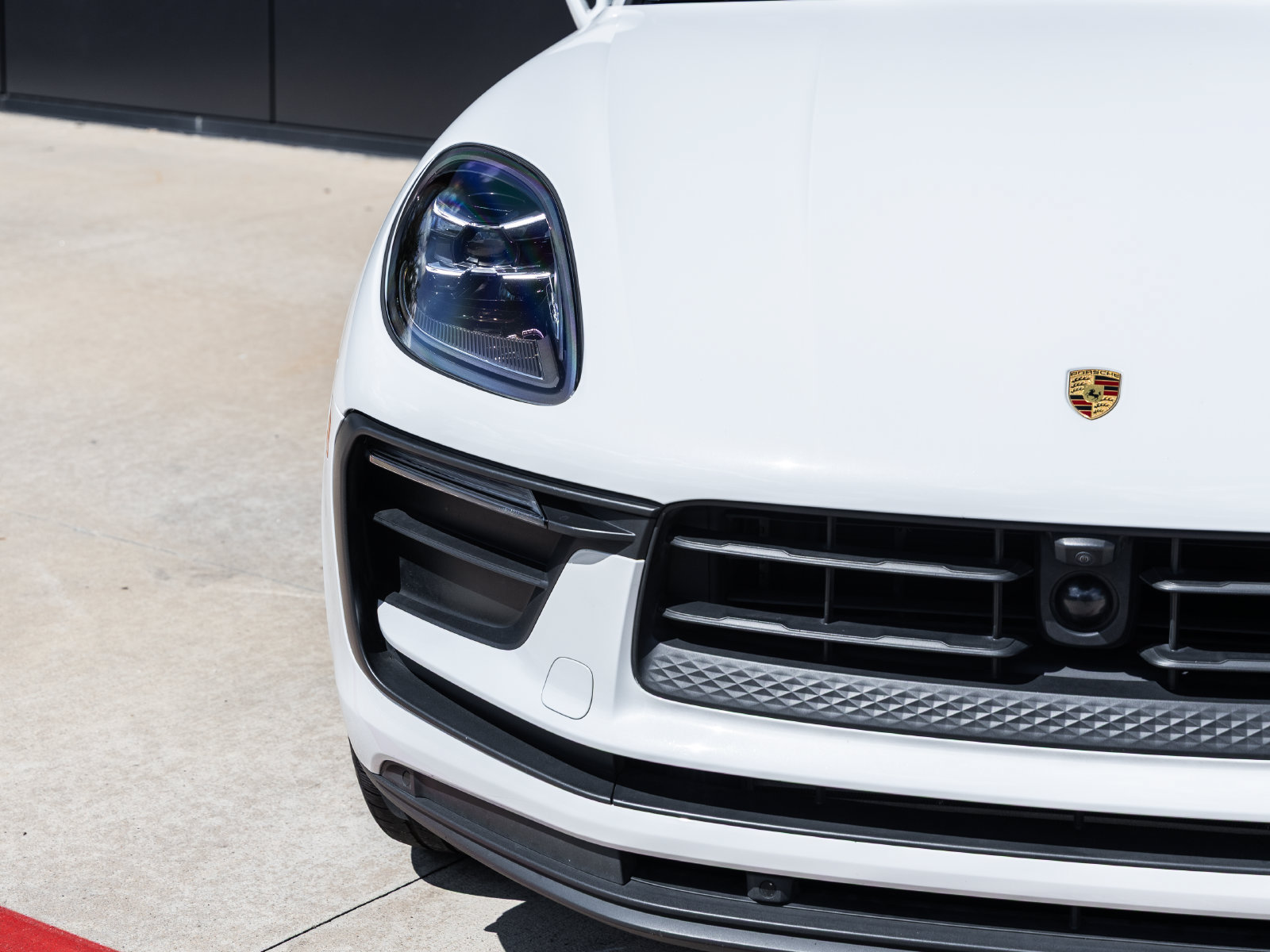 Certified 2024 Porsche Macan AWD/4WD image 20