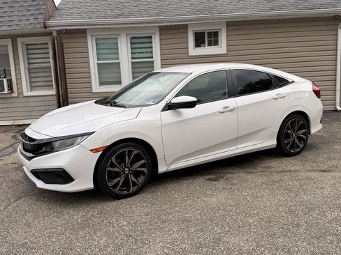 Used 2019 Honda Civic Sport image 2
