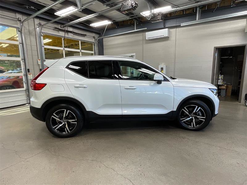 Used 2023 Volvo XC40 B5 Core AWD/4WD image 6