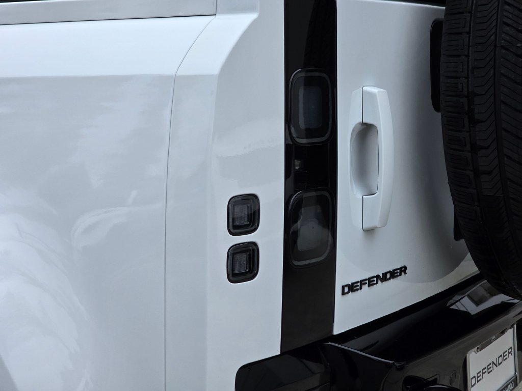 New 2026 Land Rover Defender 110 X-Dynamic SE AWD/4WD image 36