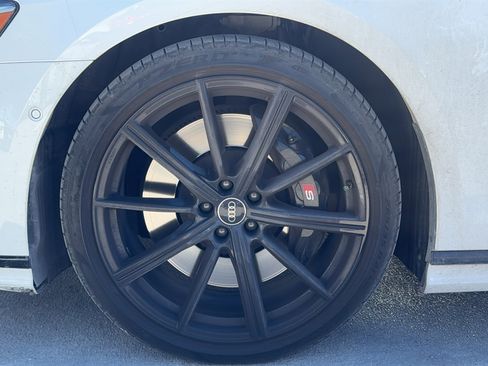 Used 2022 Audi S8 image 33