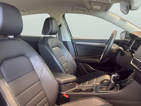 Used 2022 Volkswagen Jetta SE FWD image 16