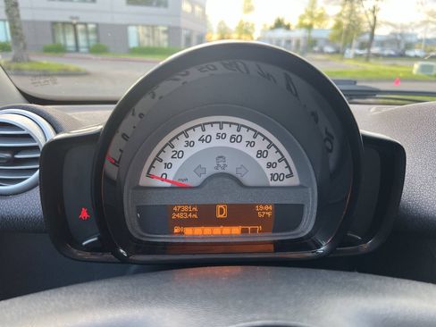 Used 2014 smart fortwo passion RWD image 16
