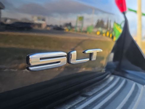 Used 2024 GMC Yukon SLT w/ SLT Luxury Package image 39