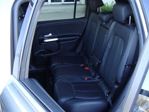 Used 2020 Mercedes-Benz GLB 250 4MATIC w/ Premium Package image 8