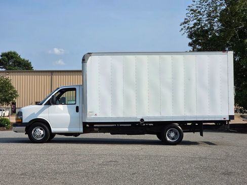 Used 2014 Chevrolet Express 3500 Extended RWD image 9