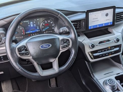 Used 2023 Ford Explorer XLT RWD image 12