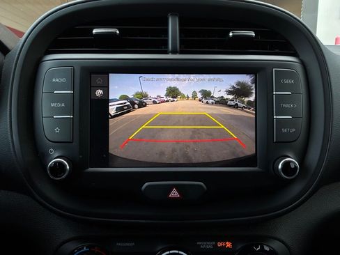Used 2025 Kia Soul LX w/ LX Technology Package FWD image 29