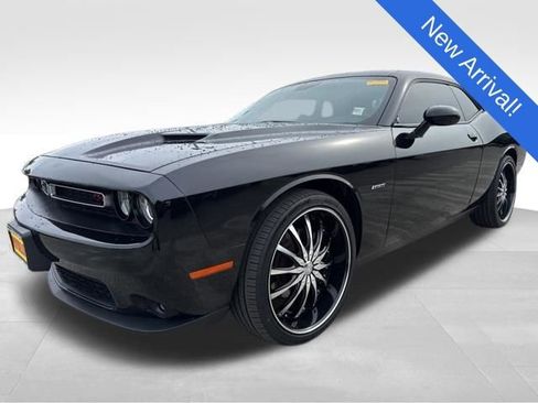 Used 2018 Dodge Challenger R/T RWD image 3