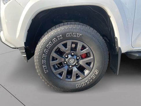 Used 2021 Toyota Tacoma SR5 RWD image 12